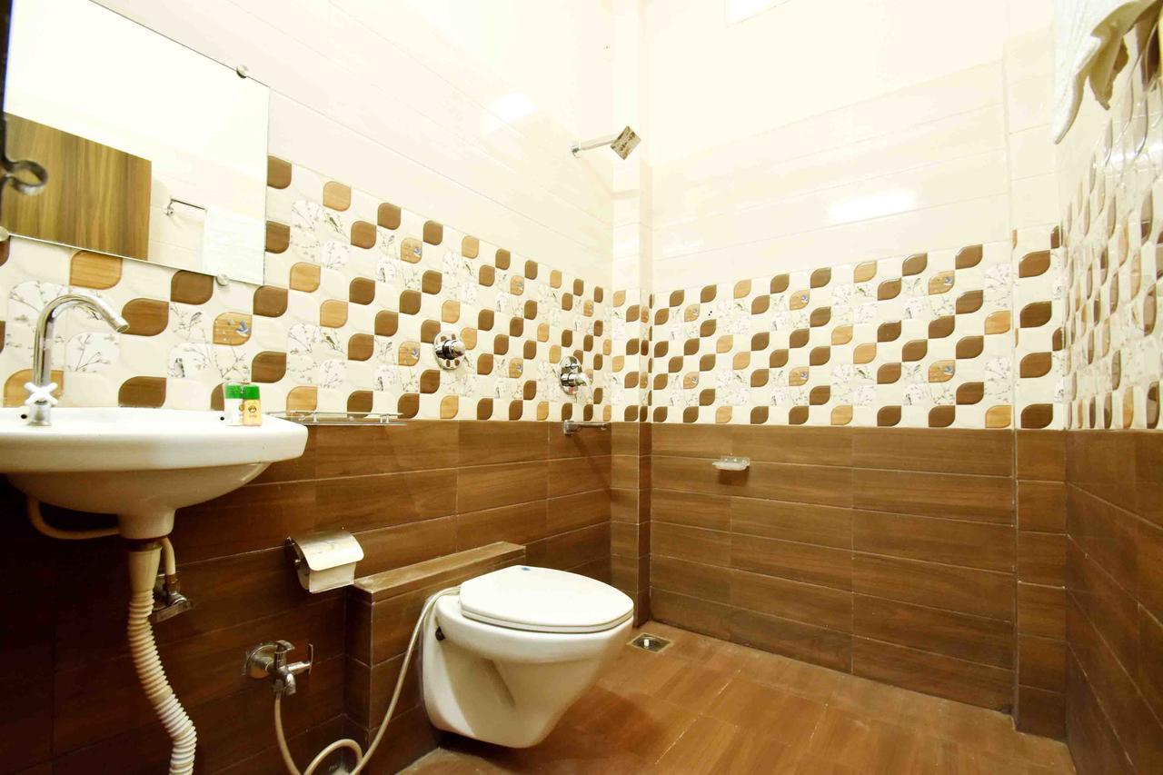 Hotel Hori Palace Uddzsaín Kültér fotó