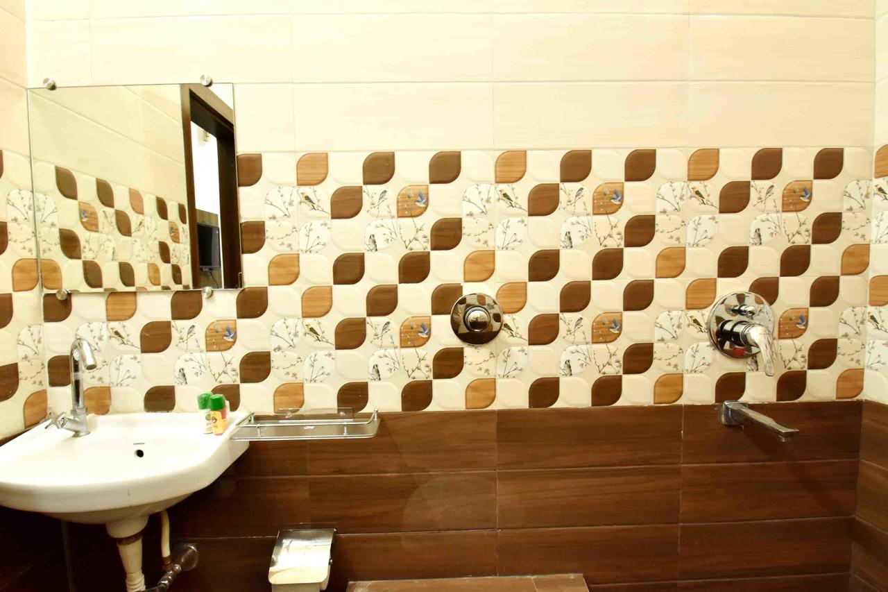 Hotel Hori Palace Uddzsaín Kültér fotó
