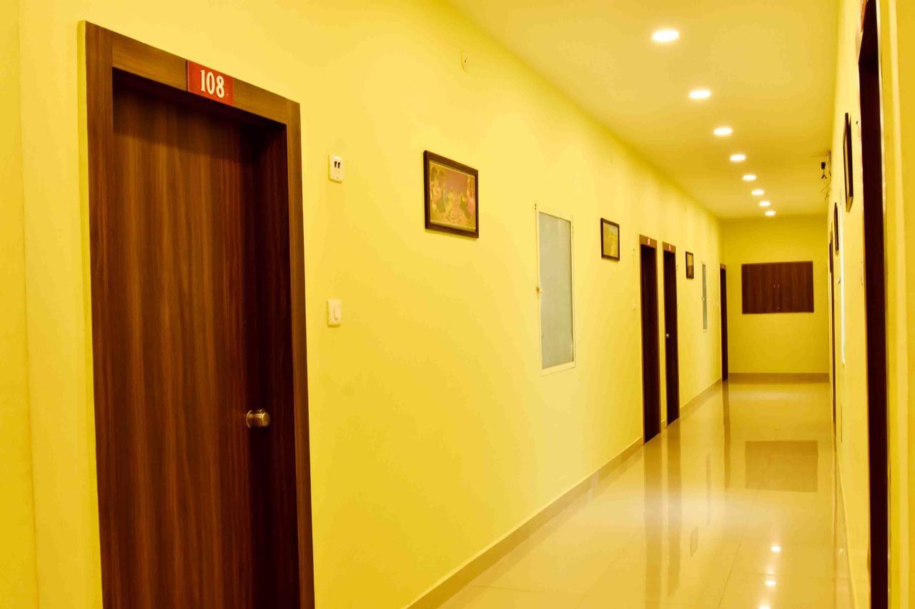 Hotel Hori Palace Uddzsaín Kültér fotó